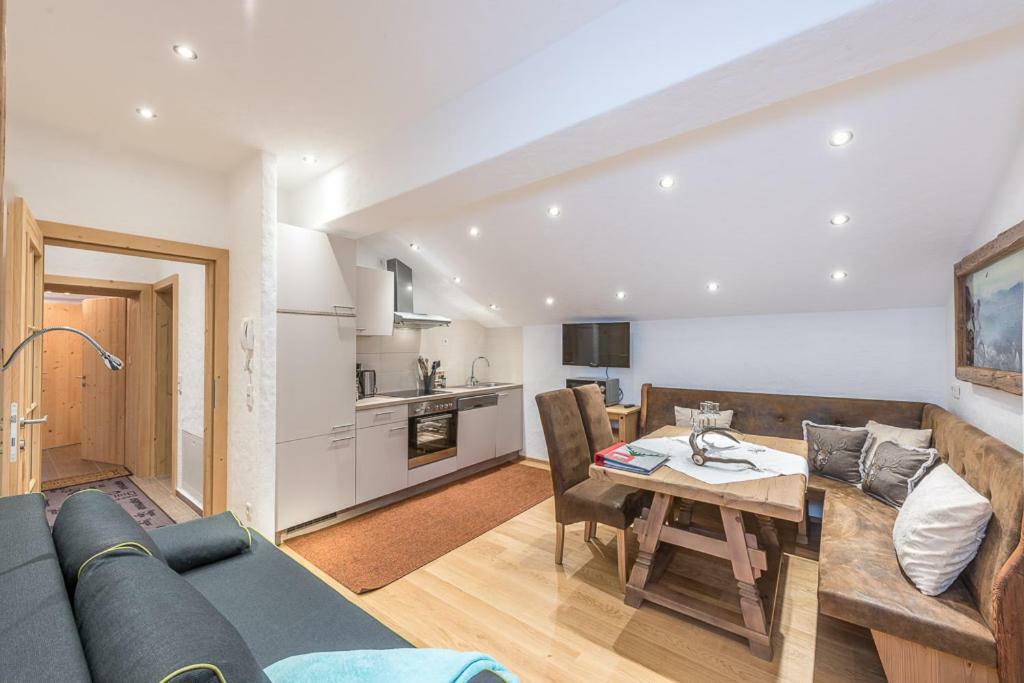 Haus Moesenlechner Apartment Maishofen Bagian luar foto
